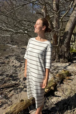 New Fabrin Copenhagen Sweat Dress AOP Stripe 25, W. - Dame Kjole Sand